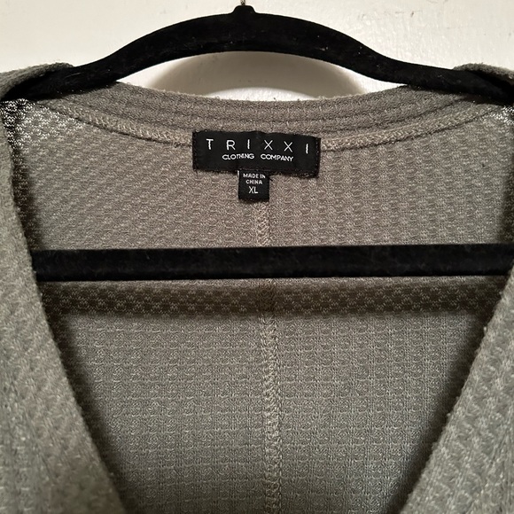 Franchesca’s - Trixxi Clothing Company - Olive button front dolman thermal - XL - Picture 4 of 4